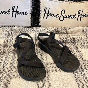 Women’s Chaco sandals, no toe loop